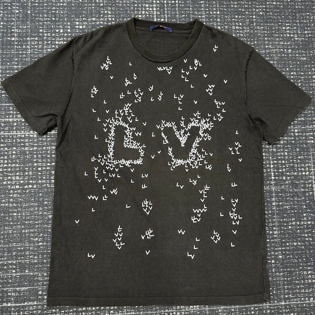 Louis Vuitton lv 黑色刺绣小飞机logo短袖 99新 L码 SL001529