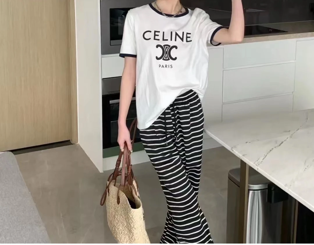 Celine 瑟琳 白色大logo短款短袖 S码 99新 001208 公价5100