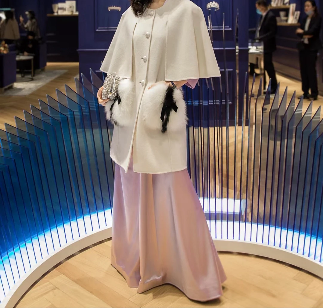 Fendi 芬迪 狐狸毛斗篷大衣 全新带吊 38码 001239 公价31500