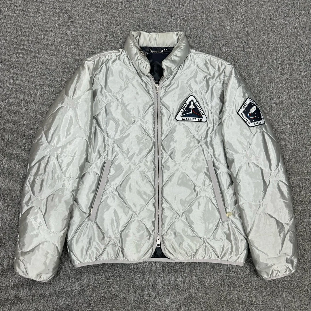 Louis Vuitton LV秀款银色棉服 公价24500 50码99新 10501022