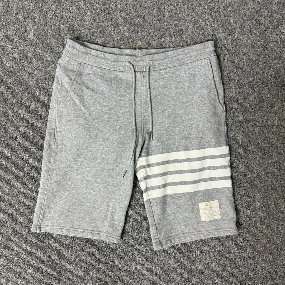 Thom Browne TB灰色四条纹短裤 1码9新 7997513