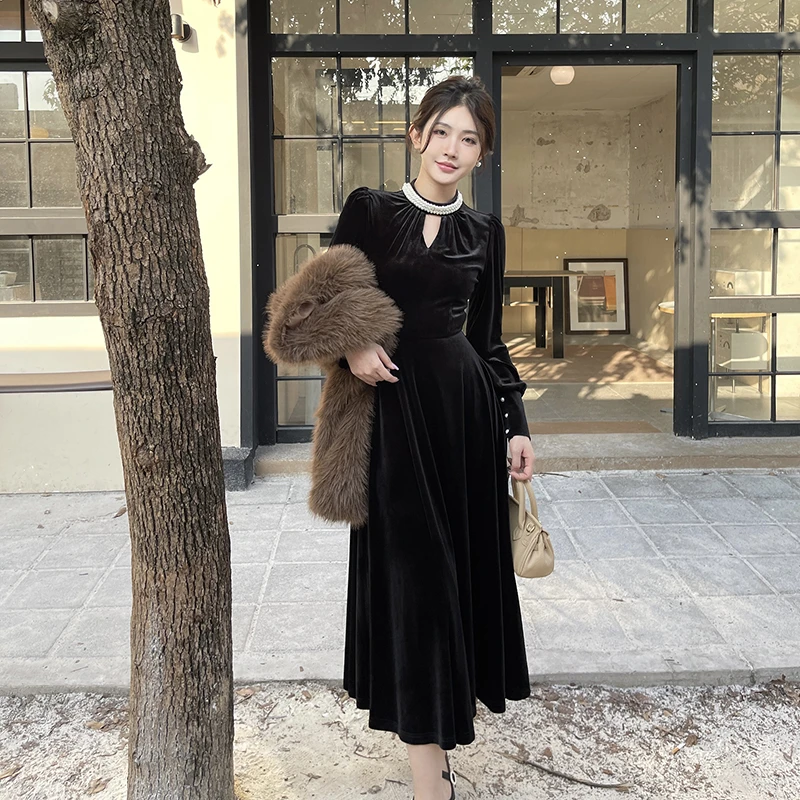 法式复古赫本风珍珠领丝绒连衣裙女富家干金名气质显瘦小黑裙