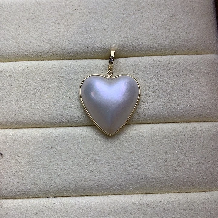 拼合珍珠（马贝珠）颈饰18K金镶嵌