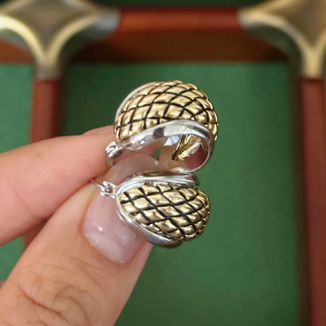 铜合金耳饰 E0019 时尚小香风格纹小福袋耳圈