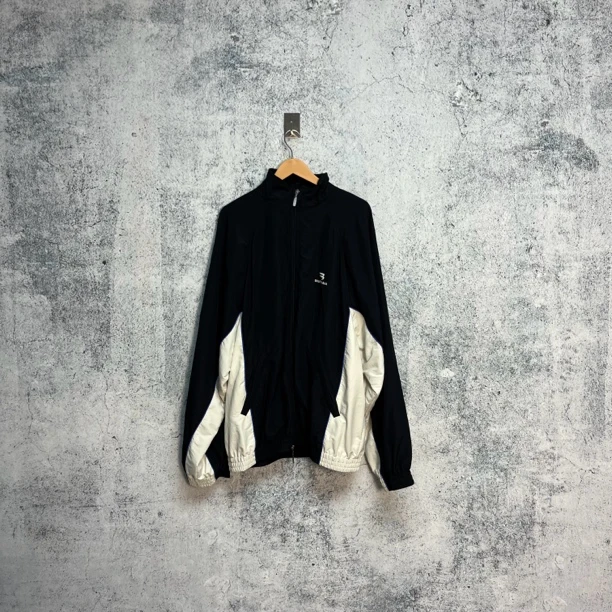 全新未使用 / 巴黎世家 校服 风衣熊猫/ xxs码 / 公价11280/1173