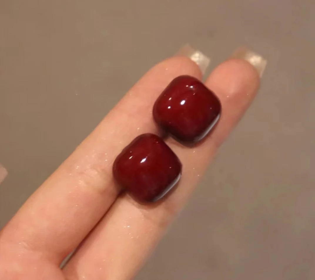 钛钢耳饰 925银针A-44秋冬新品安可拉红方块简约百搭耳钉法式日常