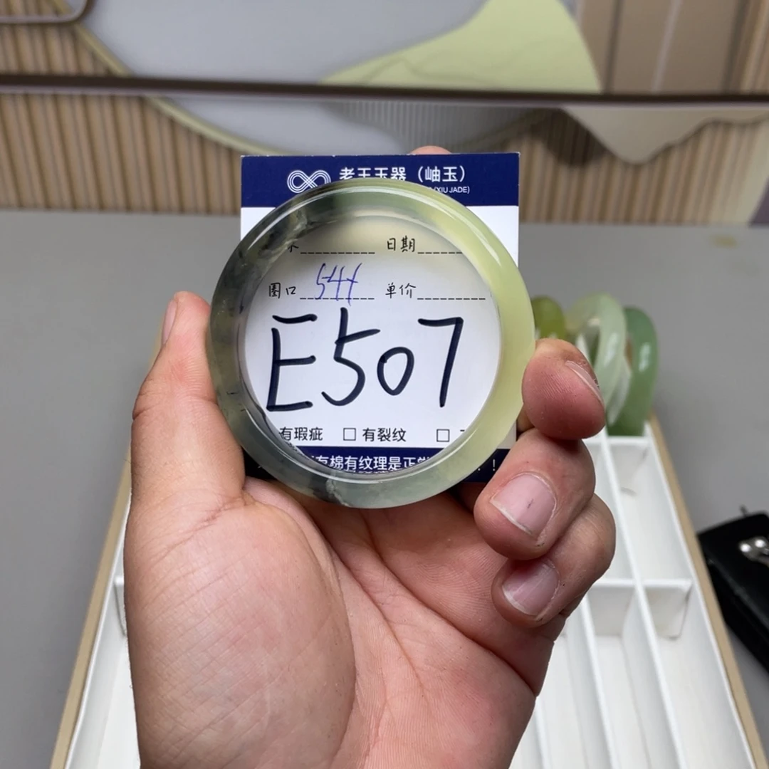 岫玉手镯手镯未镶嵌