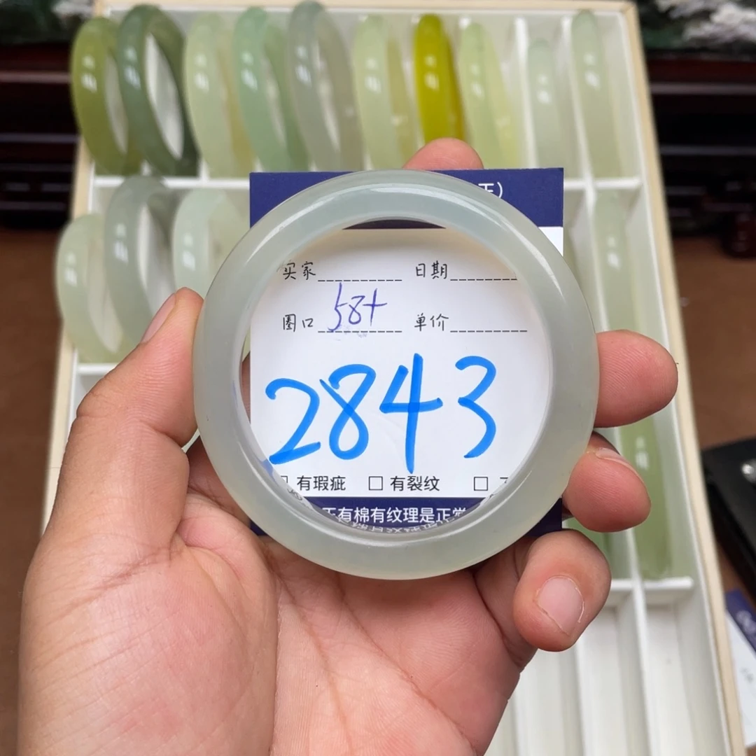 岫玉手镯手镯未镶嵌