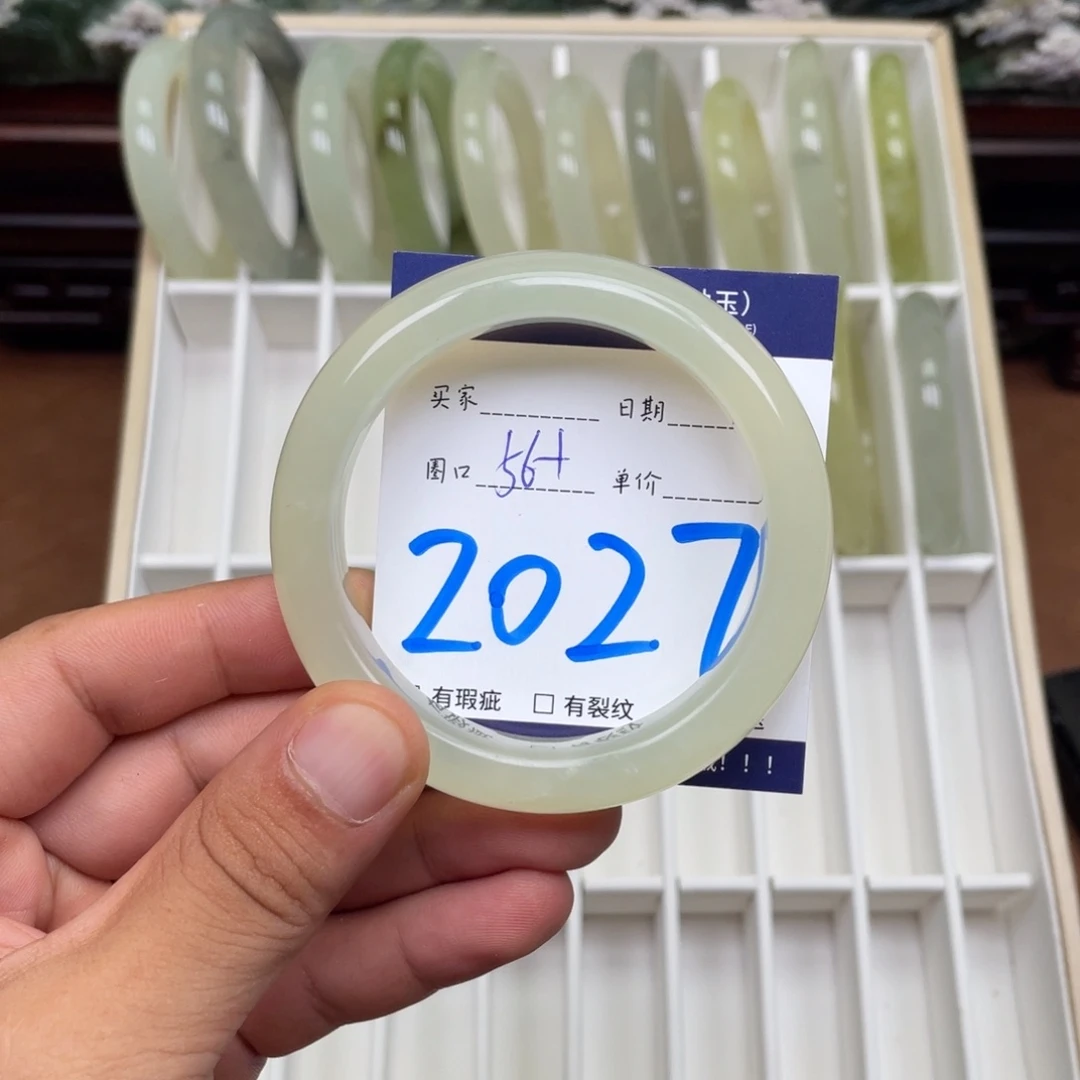 岫玉手镯手镯未镶嵌