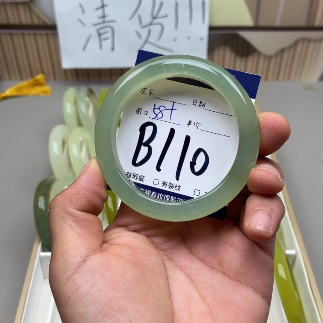 岫玉手镯手镯未镶嵌