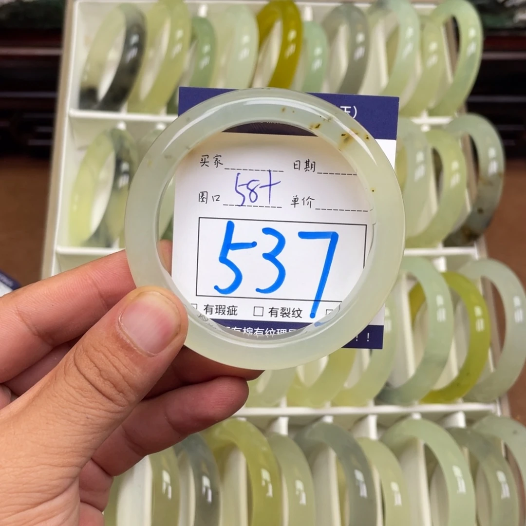 岫玉手镯手镯未镶嵌