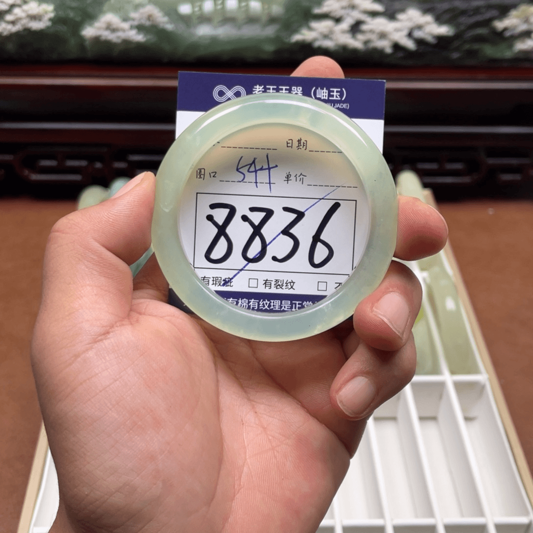 岫玉手镯手镯未镶嵌