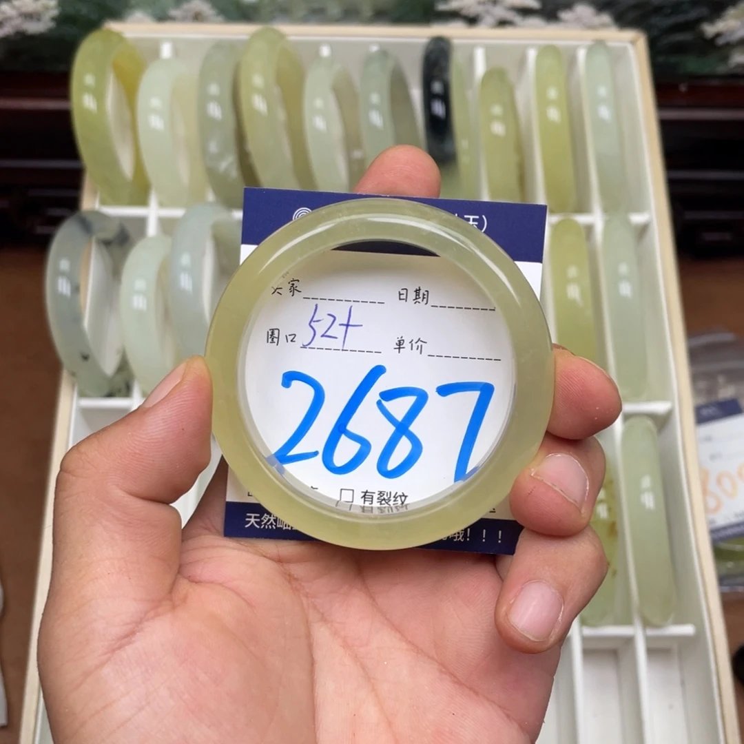岫玉手镯手镯未镶嵌
