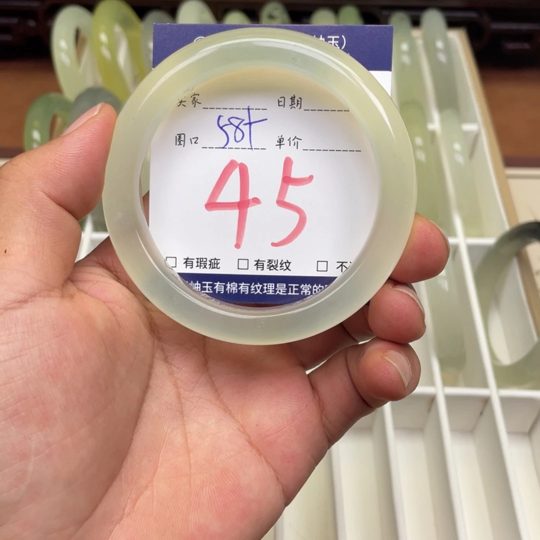 岫玉手镯手镯未镶嵌