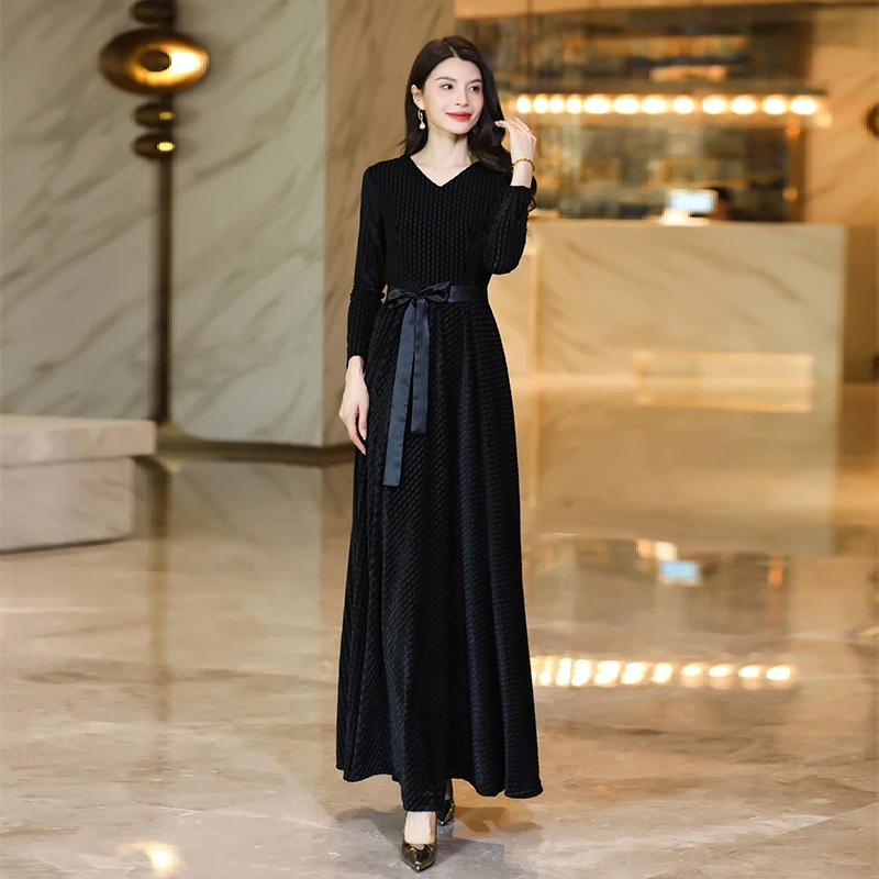 黑色金丝绒连衣裙秋时尚新款高级感气质V领修身显瘦大摆长裙022