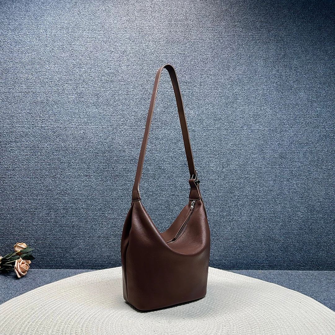 水桶包2025春秋新款女包休闲时尚百搭复古牛皮单肩斜挎真皮包包女