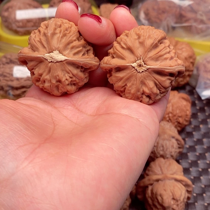 【闪购商品】桃核吊坠走*