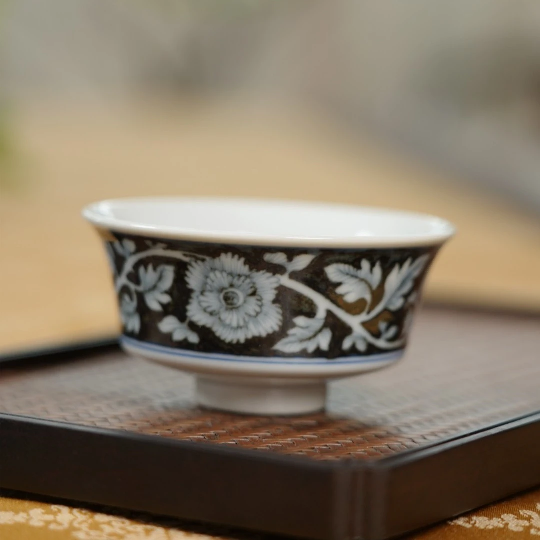 黄国军 【传世玉窑】 明青花蓝底牡丹纹杯