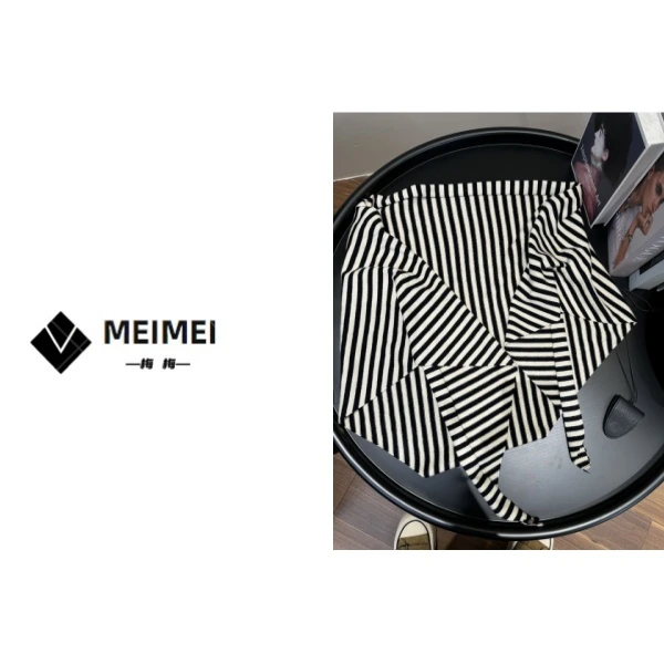 XMM.【三角条纹针织披肩】气质款轻奢时尚百搭小众黑白披肩早秋大方