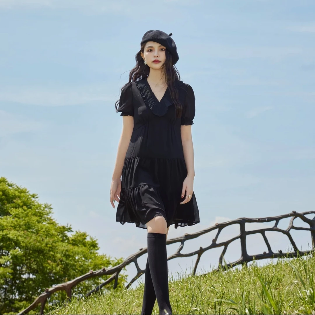 GIRDEAR/哥弟1500470夏季新款时尚气质V领遮肚显瘦高腰女装连衣裙