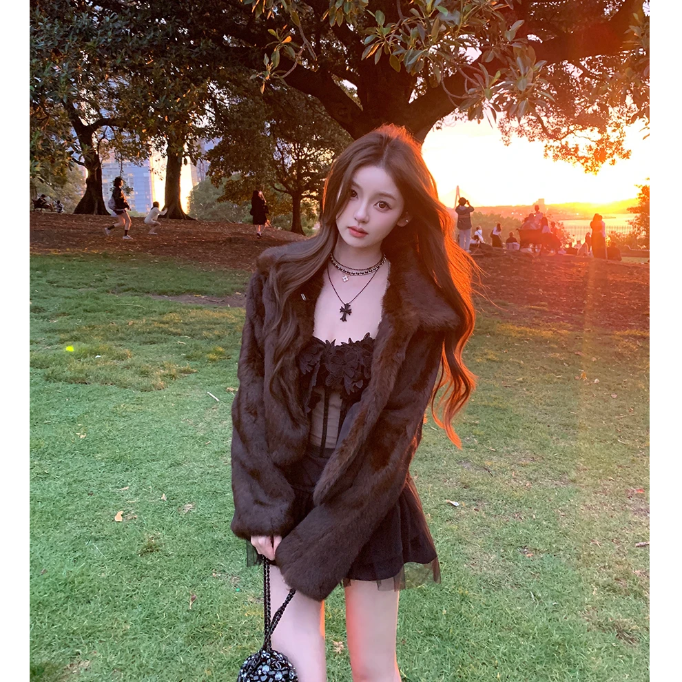 【巴黎初雪】春季新款纯欲辣妹设计感立体花朵套装上衣女显瘦半裙潮