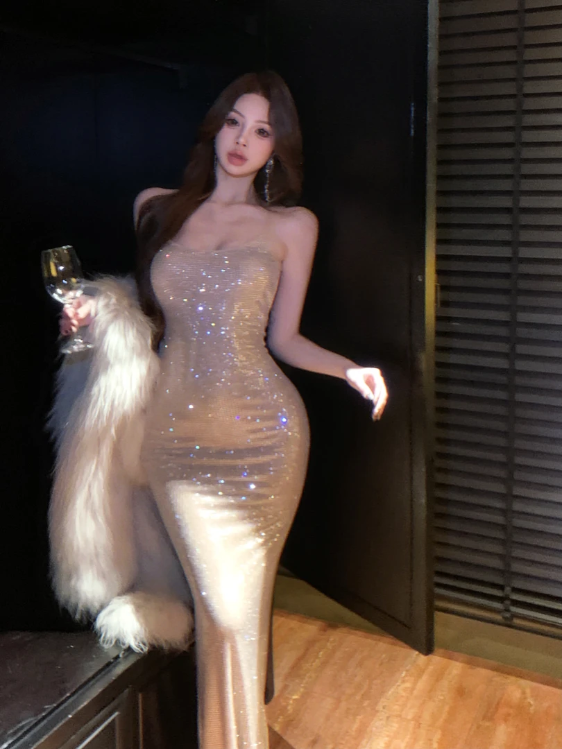 法式高级感烫钻吊带连衣裙女秋冬新款晚礼服年会party露背长裙子