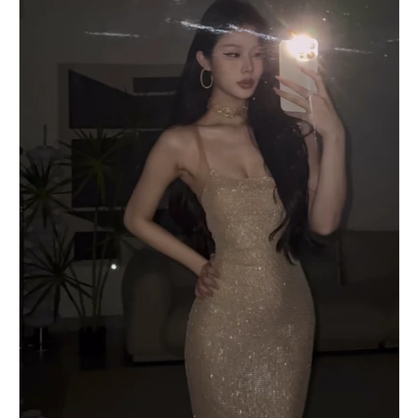 法式高级感设计烫钻修身吊带连衣裙露背显瘦晚宴礼服年会长裙女潮