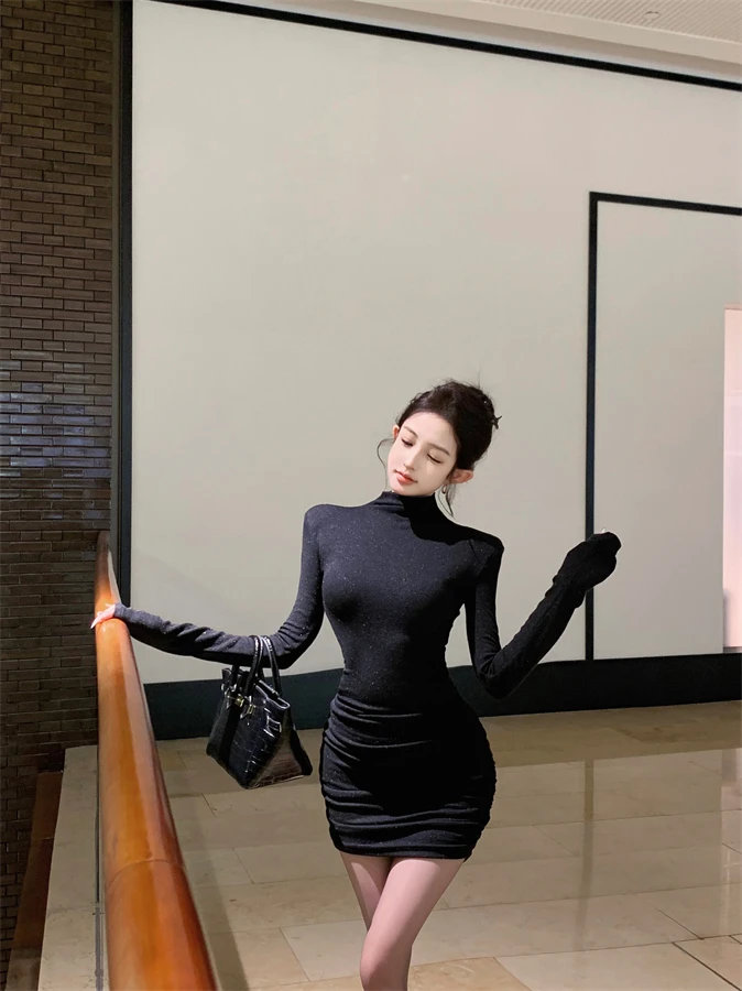 闪耀设计感老钱风辣妹气质中高领包臀连衣裙女性感修身显瘦短裙子
