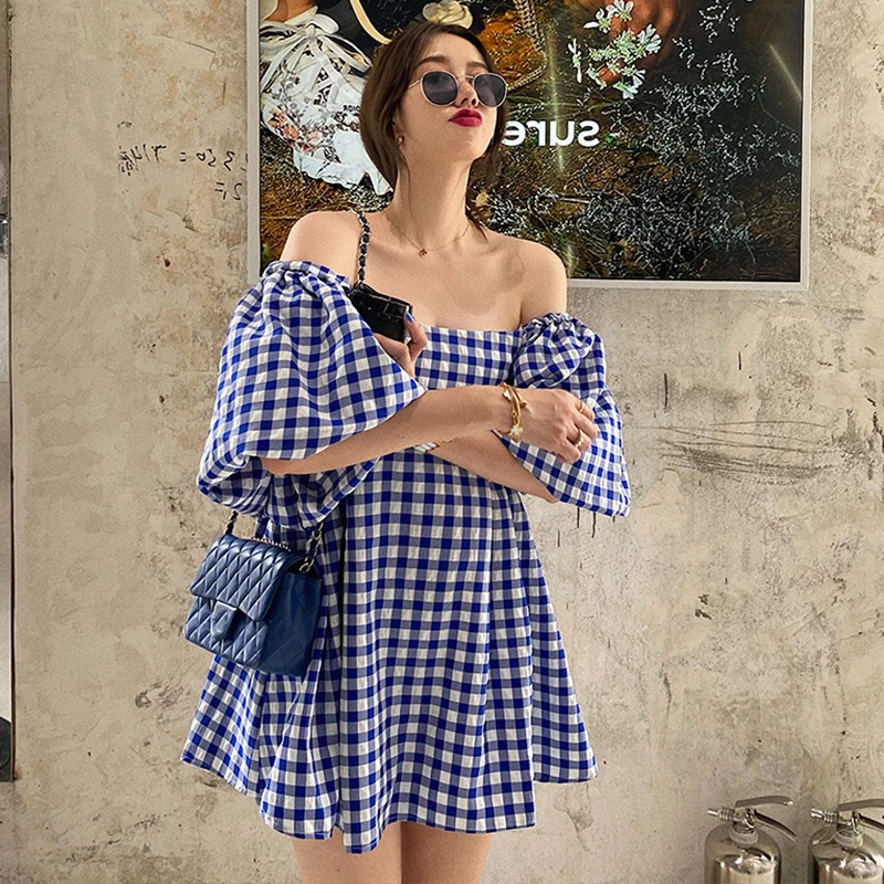 2025夏季法式小众显瘦仙女裙泡泡袖一字肩格子温柔风露肩连衣短裙