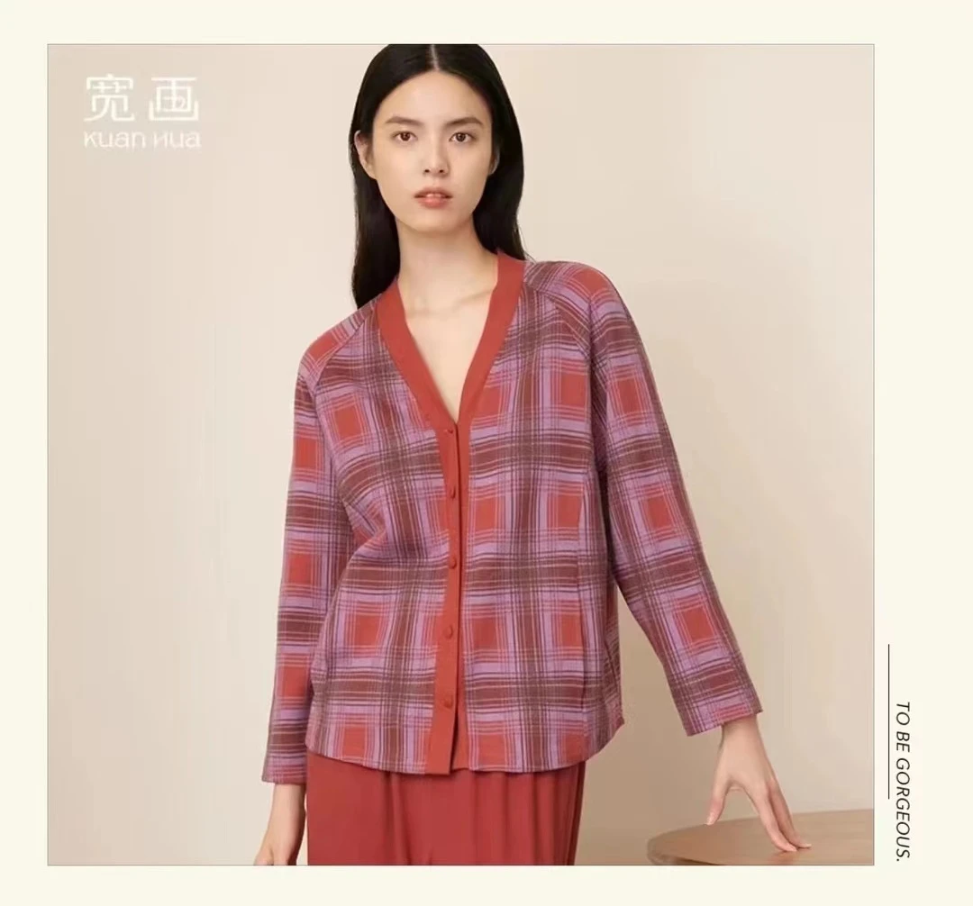 宽画2023秋冬新款经典时尚英伦大格子V领女家居服套装KH96780
