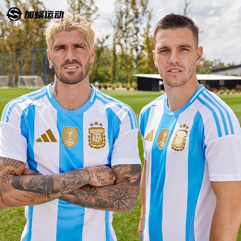 加蜗Adidas/阿迪达斯2024阿根廷主场球迷版球衣速干足球服IP8409