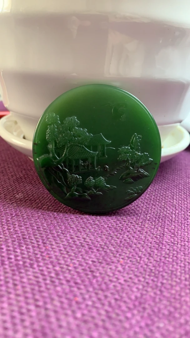 和田玉俄罗斯碧玉七号坑老料圆牌山水意境和田玉吊坠和田玉无事牌