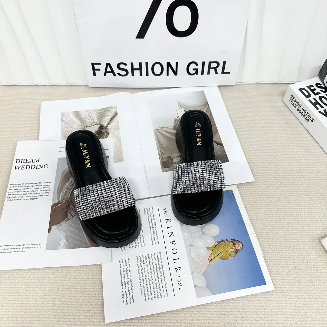 2024新款时尚休闲百搭女款凉鞋/CC/9560