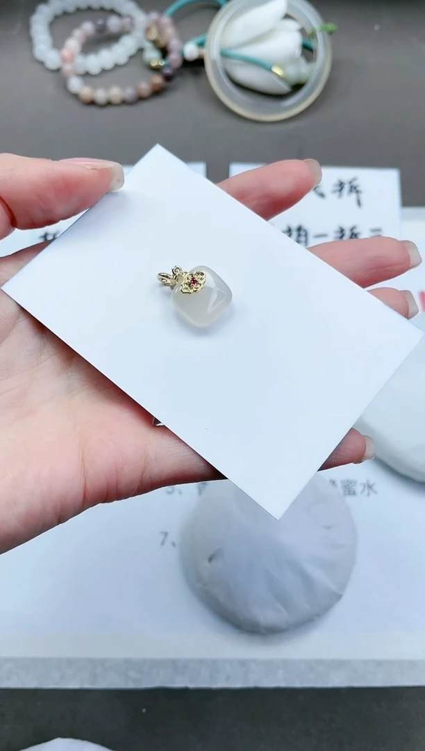 【闪购商品】石英质玉颈饰未镶嵌无事牌 多样性发货拍一发一