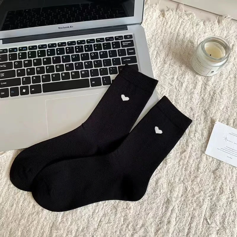 【新】韩国简约秋季爱心日系黑白百搭中筒棉袜红薯爆款女袜子