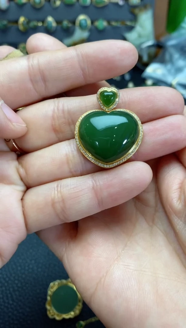 【闪购商品】和田玉吊坠18K金镶嵌吊坠