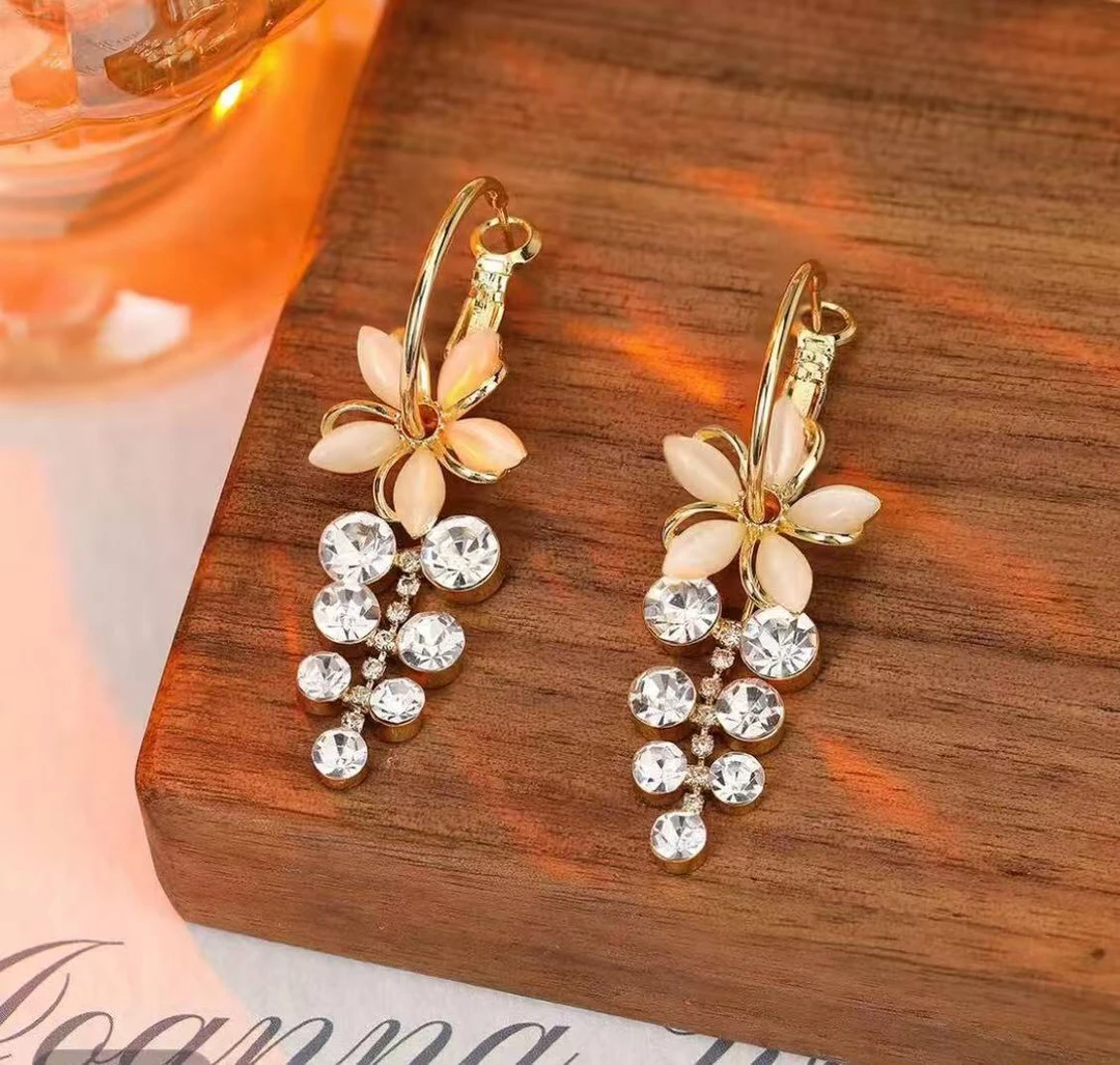 铜合金锆石耳饰 金色甜美植物花卉耳环轻奢素款精致百搭优雅小众