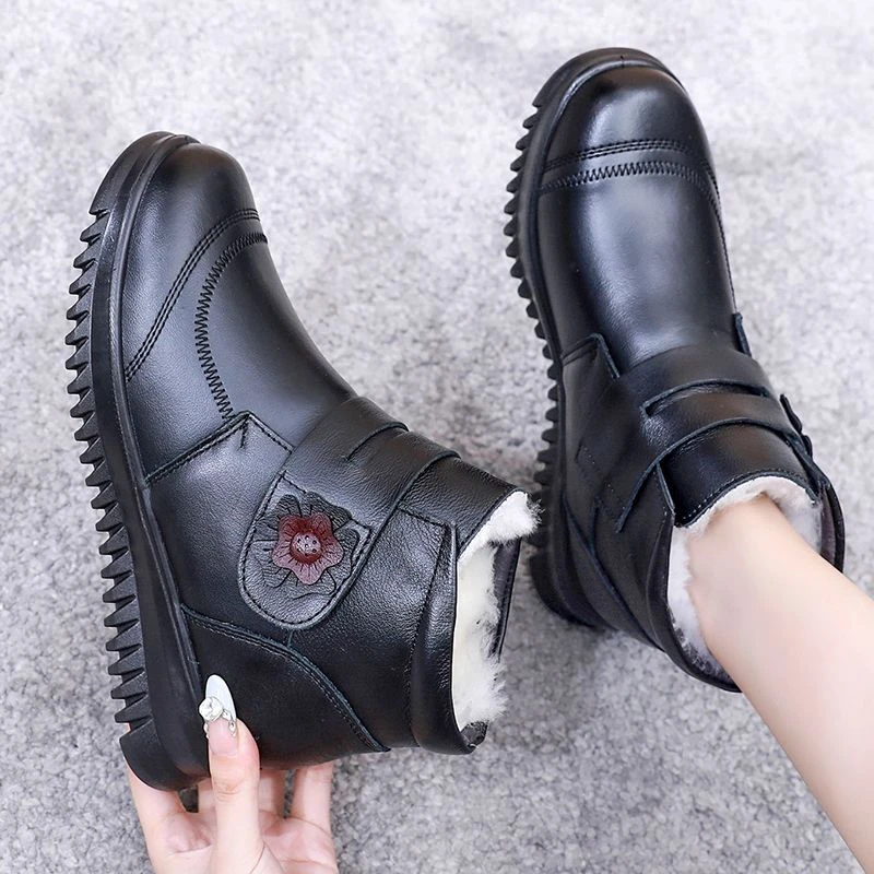 冬季新款羊毛妈妈棉鞋真皮中老年短靴防滑软底加绒保暖老人棉靴