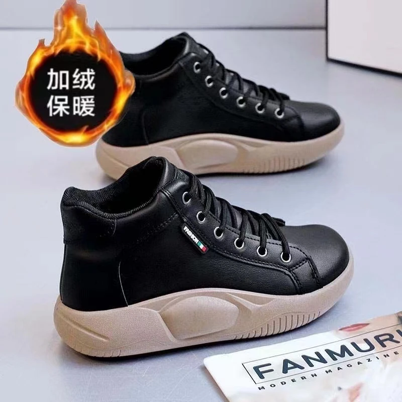 红蜻蜓牌大码女鞋41-43脚宽胖妹妹皮面高帮鞋ins秋冬小白鞋加绒短
