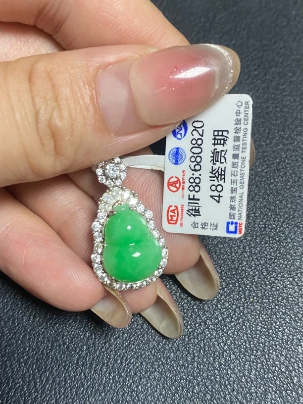 天然缅甸翡翠葫芦吊坠