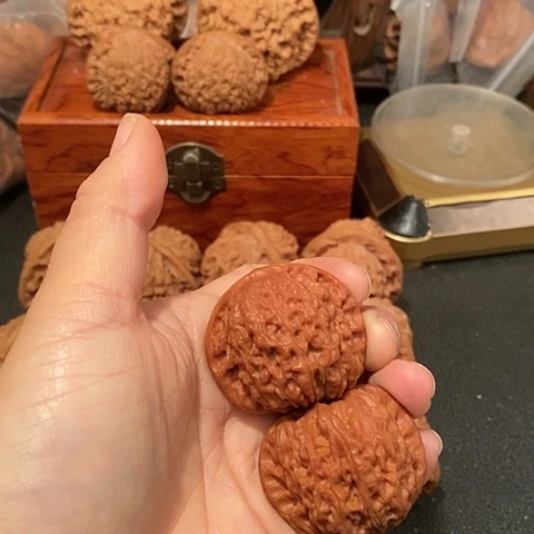 文玩核桃吊坠38尺寸血麒麟