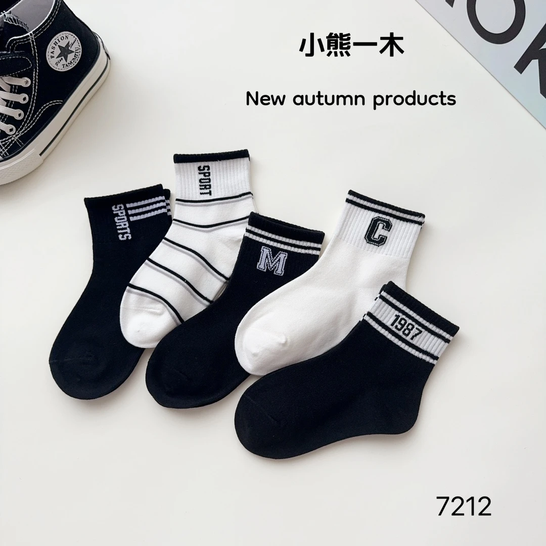 小熊一木春秋冬新款男童运动潮袜黑白百搭舒适吸汗男女童棉袜白色