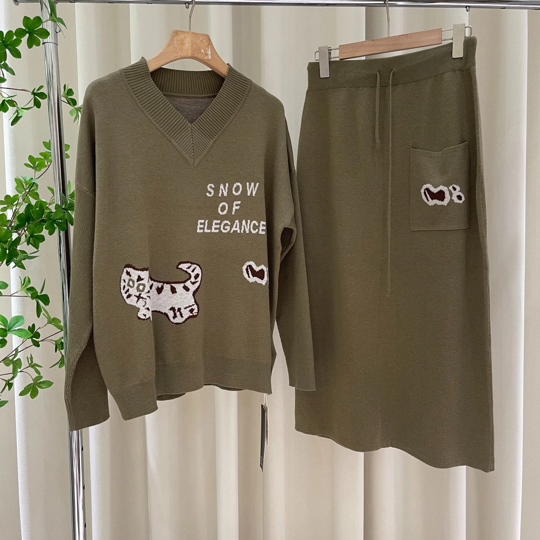 573秋冬v领拼色卡通休闲简约套裙