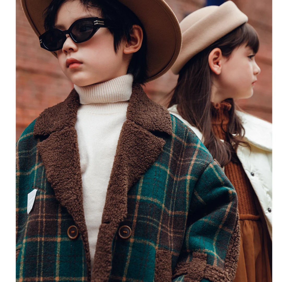 8028呢格皮毛一体大衣