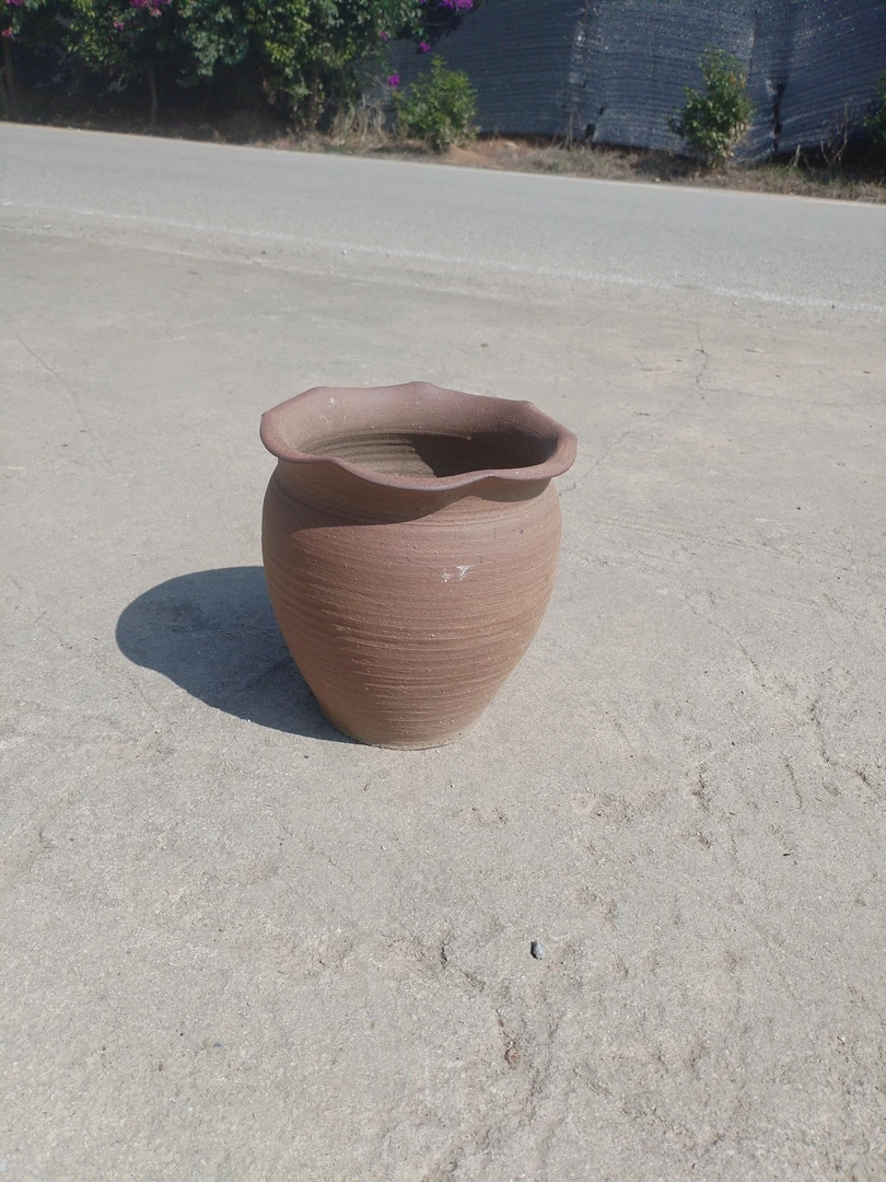 纯手工粗陶柴烧花盆，随机发。高20公分，口径20公分左右