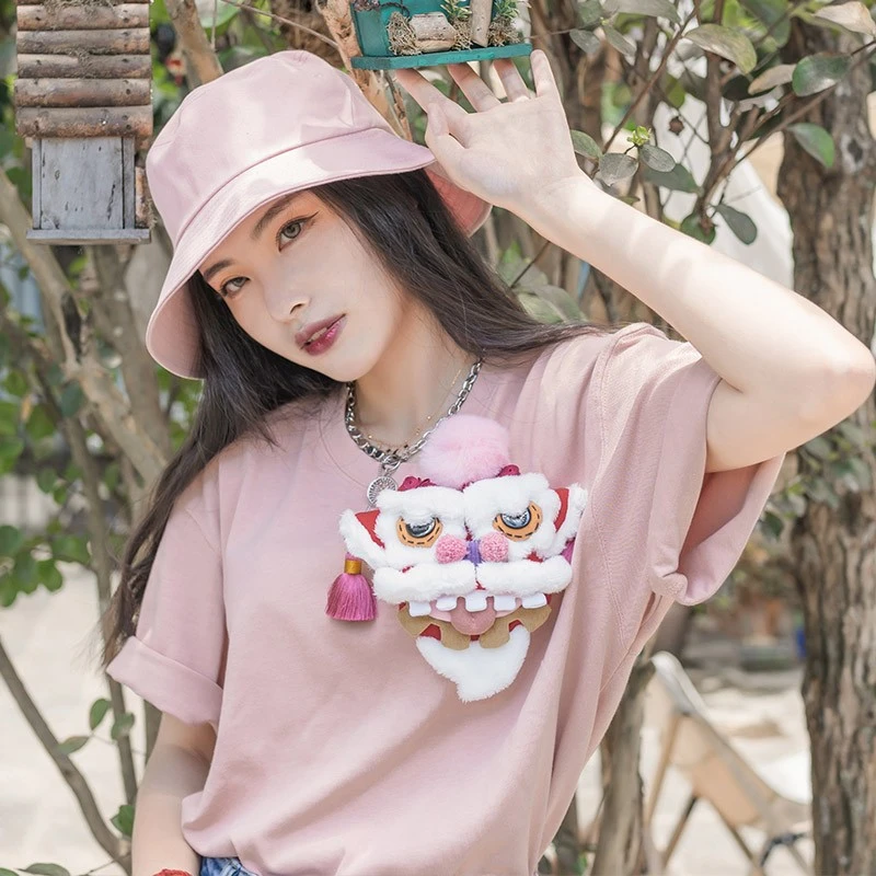 芽小七原创手工醒狮国潮棉粉色t恤夏女圆领短袖宽松设计感上衣