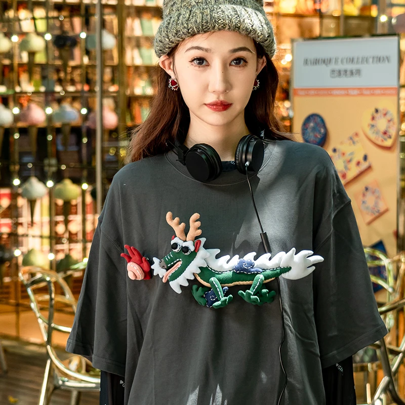 芽小七原创手工碳灰白龙T纯棉圆领短袖女士t恤宽松绿色上衣女夏