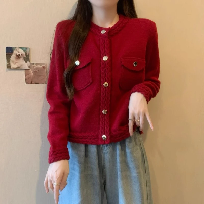 小香风短款毛衣开衫外套女秋冬款2024高级感减龄红色上衣