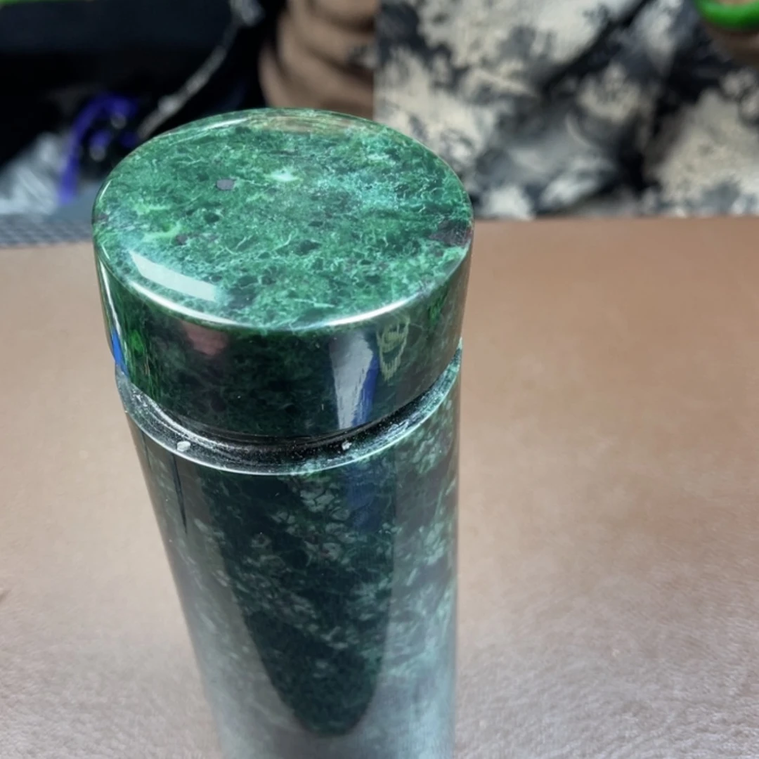 【闪购商品】蛇纹石玉水杯未镶嵌