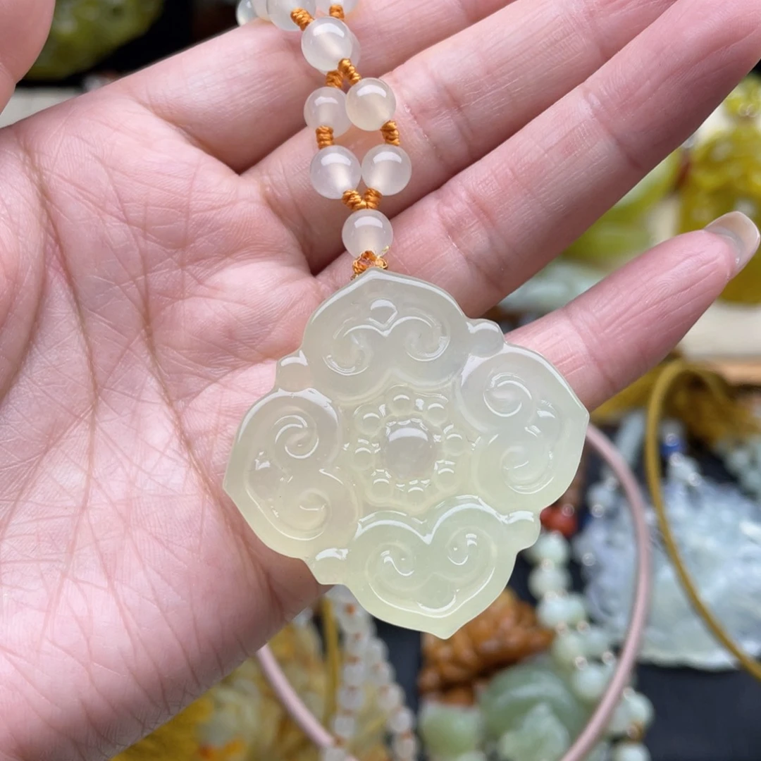 蛇纹石玉颈饰未镶嵌